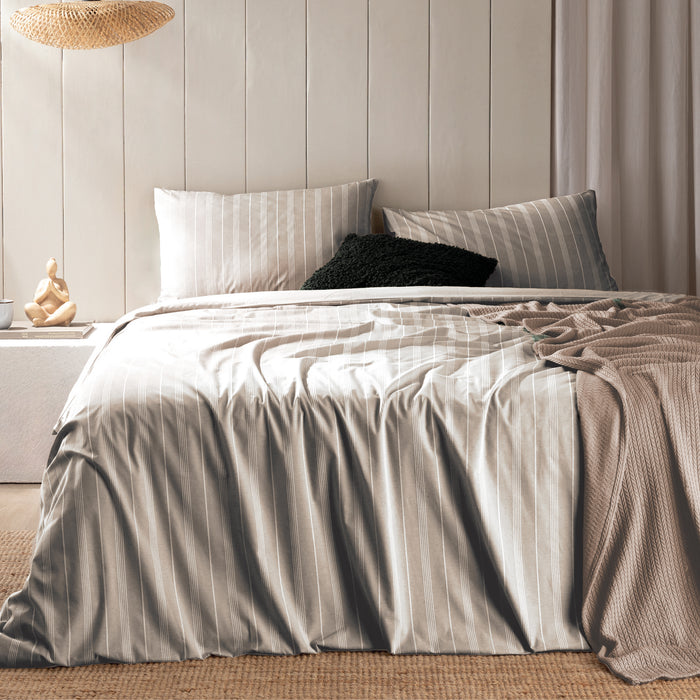 DecoHomeTextil Bettwäsche Set Bettgarnitur mit Reißverschluss Polycotton Jacquard Linien